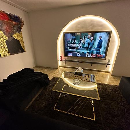 Modern 1-Bedroom Apartment In Zamalek Visits Allowed Κάιρο Εξωτερικό φωτογραφία