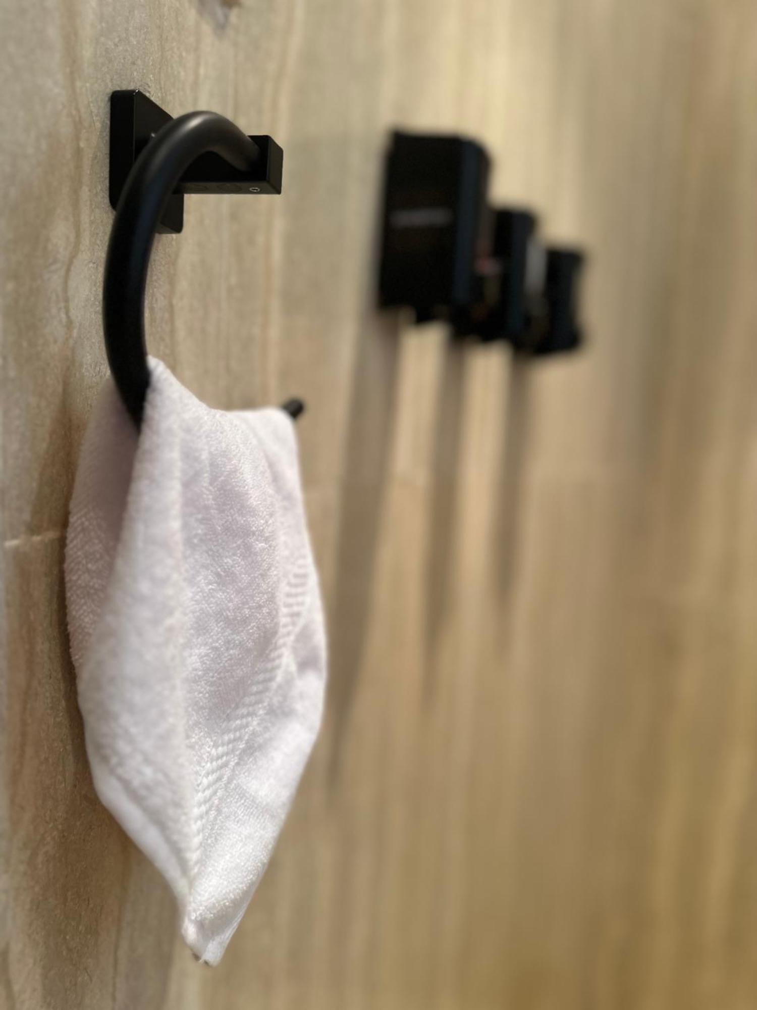 Modern 1-Bedroom Apartment In Zamalek Visits Allowed Κάιρο Εξωτερικό φωτογραφία