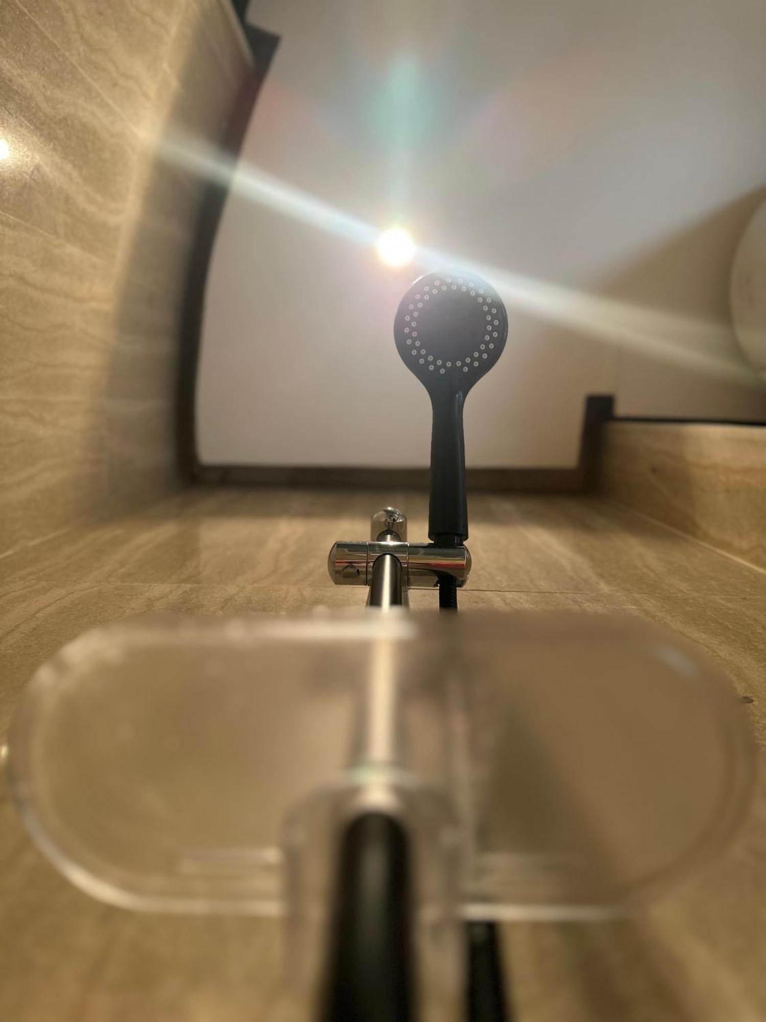 Modern 1-Bedroom Apartment In Zamalek Visits Allowed Κάιρο Εξωτερικό φωτογραφία